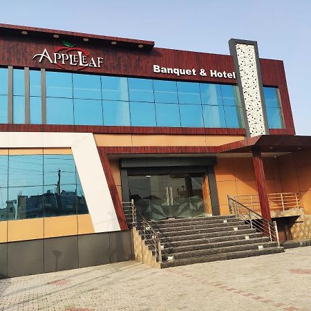 Oyo 92169 Apple Leaf Banquet & Hotel Alīgarh エクステリア 写真
