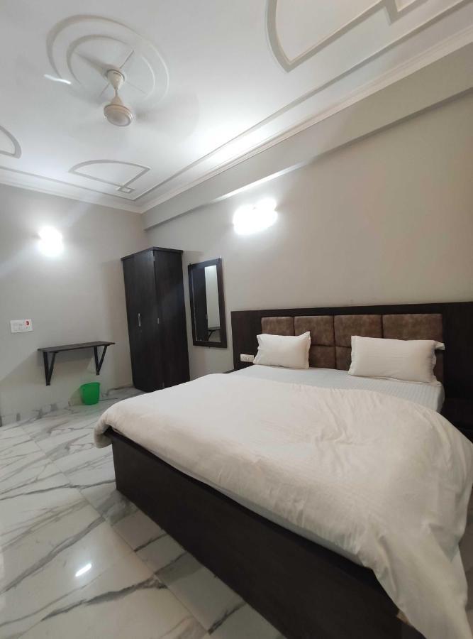 Oyo 92169 Apple Leaf Banquet & Hotel Alīgarh エクステリア 写真