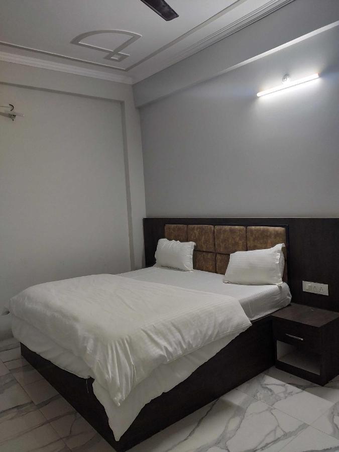 Oyo 92169 Apple Leaf Banquet & Hotel Alīgarh エクステリア 写真