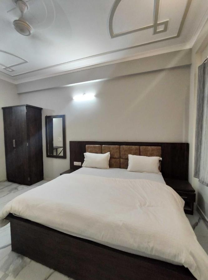 Oyo 92169 Apple Leaf Banquet & Hotel Alīgarh エクステリア 写真